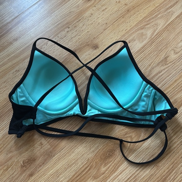 Black Strappy Bralette - Picture 9 of 9